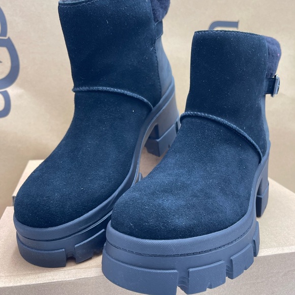 UGG Women's
W/ 1174490
W BROOKLYN BUCKLE PLATFORM HIGH HEELS BOOTS BLACK - Picture 9 of 16